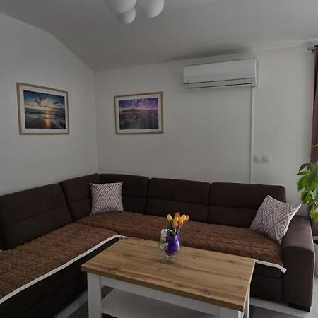 Apartman Grosic Brna Exterior foto